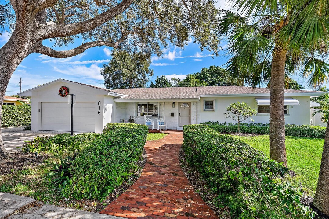 815 2nd Ct in West Palm Beach, FL - Building Photo