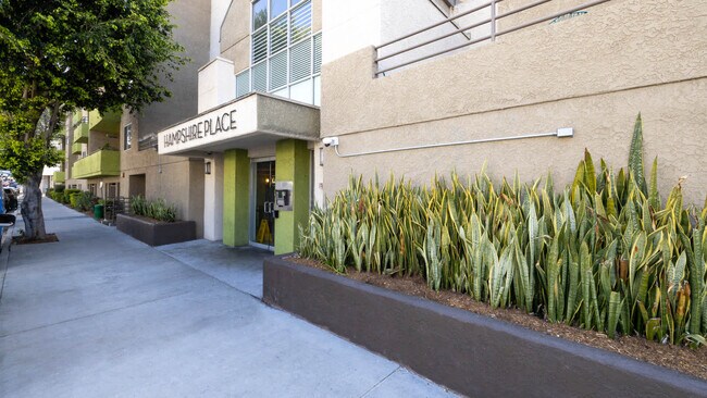 Hampshire Place in Los Angeles, CA - Foto de edificio - Building Photo