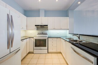 1-601 Leaside Park Dr in Toronto, ON - Building Photo - Building Photo