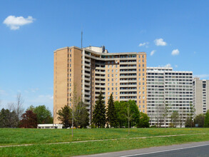 63 Widdicombe Hill Blvd in Toronto, ON - Building Photo - Building Photo