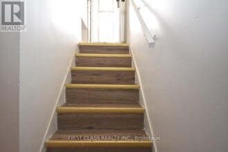 49 Longford Dr in Newmarket, ON - Building Photo - Building Photo