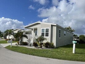 7199 42nd Terrace N in Riviera Beach, FL - Building Photo
