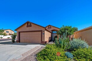 8080 N Tackroom Ln in Tucson, AZ - Building Photo