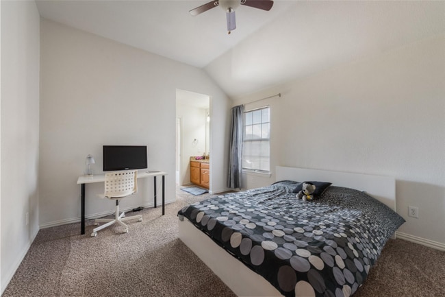 2404 Dana Dr in Flower Mound, TX - Foto de edificio - Building Photo