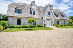 127 Head of Pond Rd in Water Mill, NY - Building Photo