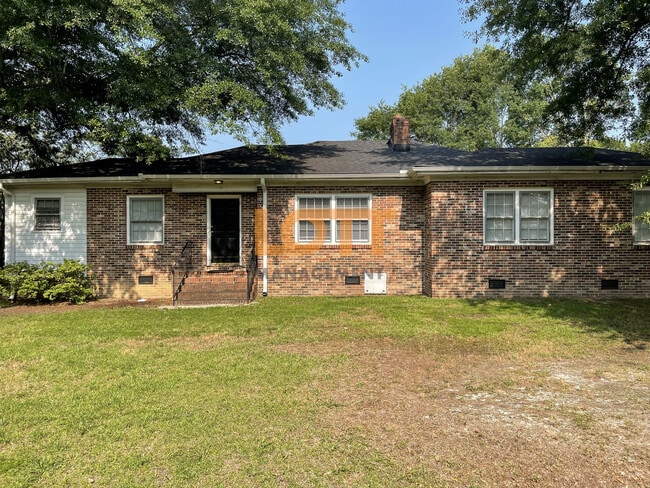 11 Owens Rd in Taylors, SC - Foto de edificio - Building Photo