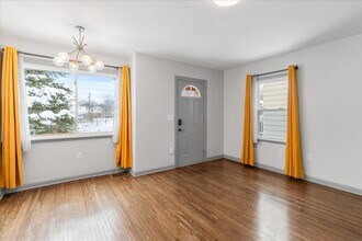 1357 Genessee Ave in Columbus, OH - Building Photo - Building Photo