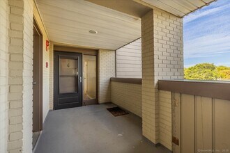 85 Viscount Dr in Milford, CT - Building Photo - Building Photo