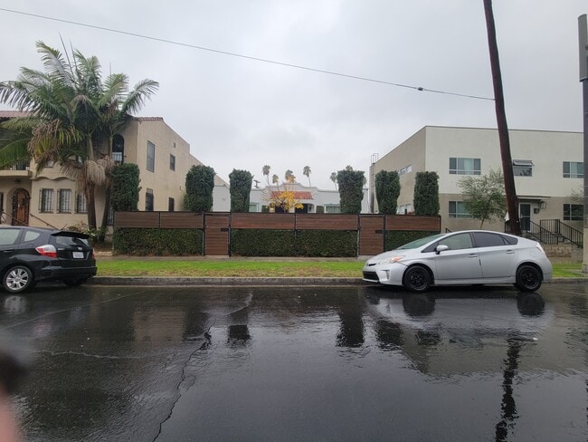 123 N Reno St