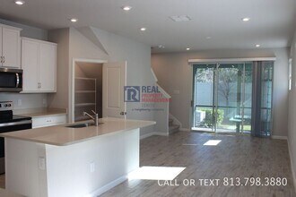 3275 Timber Xing Ave in Brandon, FL - Building Photo - Building Photo