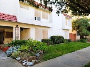 Sandpiper Apartments in Marysville, CA - Foto de edificio - Building Photo