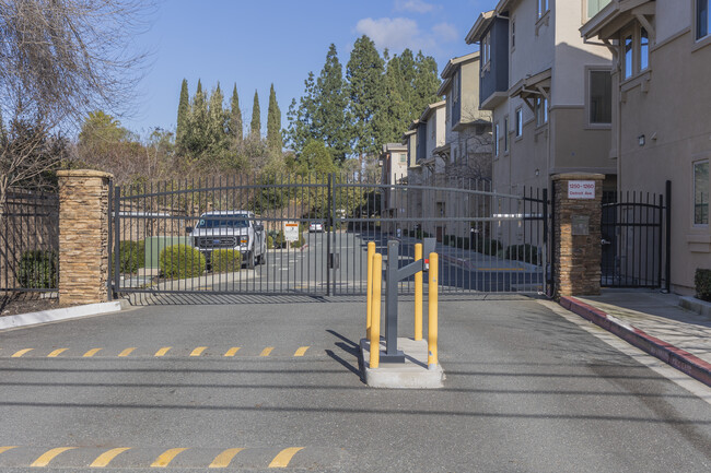 Poetry Garden Townhomes in Concord, CA - Building Photo - Building Photo