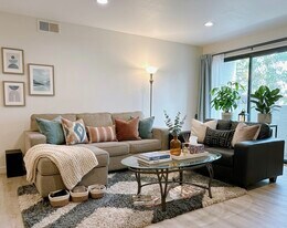 1940 N Highland Ave, Unit 27 in Los Angeles, CA - Building Photo