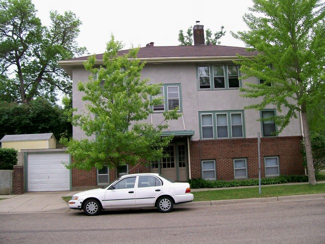 SHIELDS APARTMENTS in St. Paul, MN - Building Photo - Building Photo