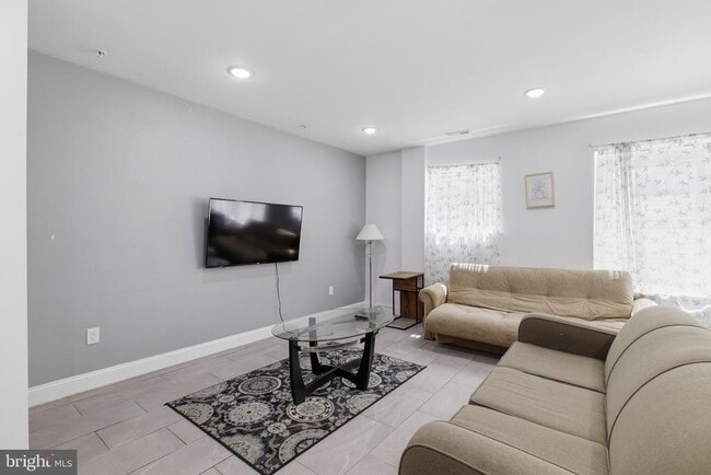 property at 925 N Broad St