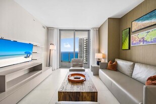 4111 S Ocean Dr in Hollywood, FL - Building Photo