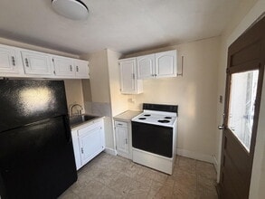 48 York St in Bath, ME - Building Photo - Building Photo