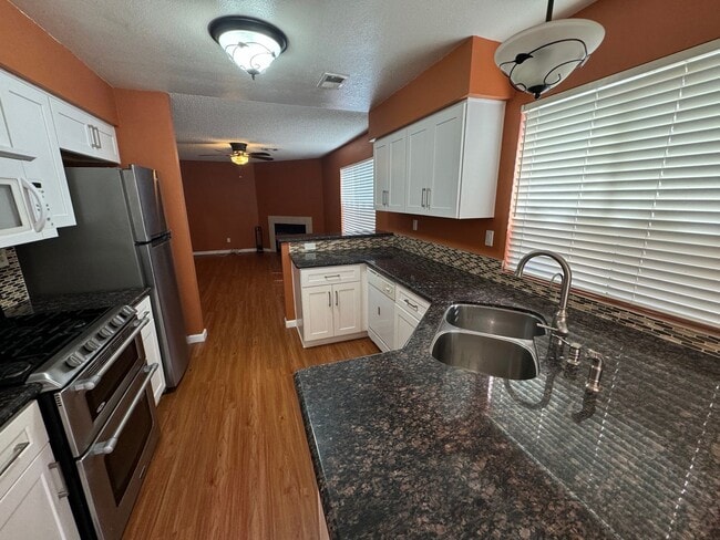 10041 Dove Ridge Dr in Las Vegas, NV - Building Photo - Building Photo