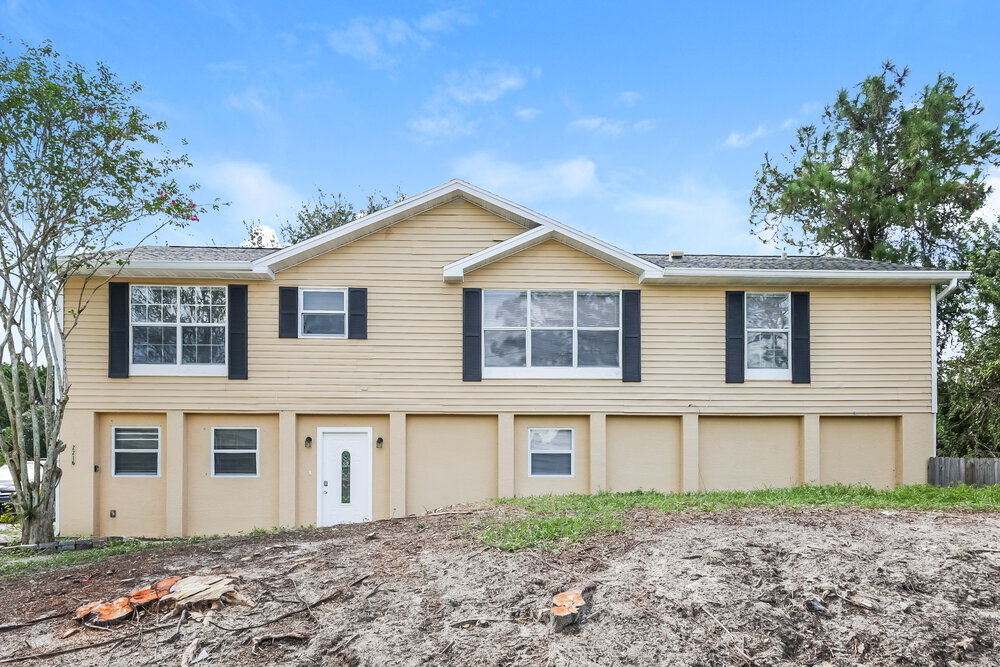 2216 Leda Ave S in Lehigh Acres, FL - Building Photo