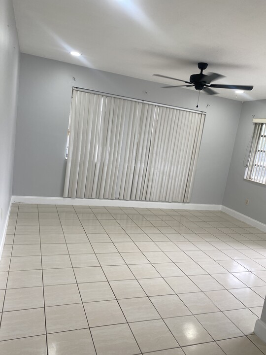 457 NE 139th St, Unit 441 in North Miami, FL - Building Photo