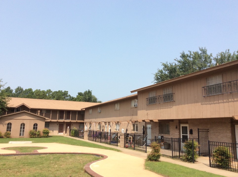 Monterey Square Apartments in Oklahoma City, OK - Building Photo