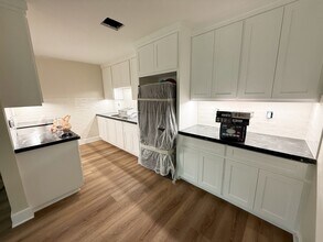 991 6th Street, Unit A in Somerville, TX - Building Photo - Building Photo