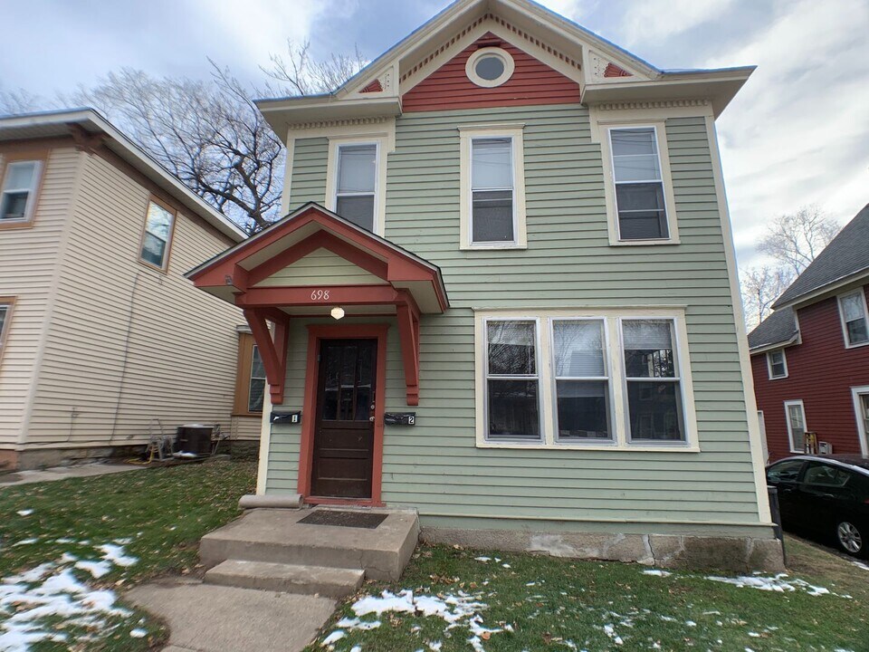 698 Conway St in St. Paul, MN - Building Photo
