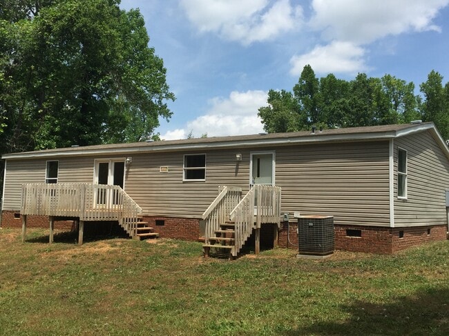 19 Barnhart Ln in Fountain Inn, SC - Foto de edificio - Building Photo