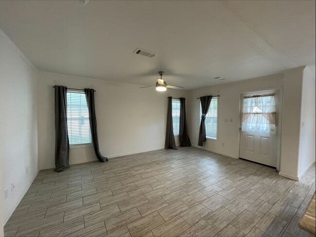 4 Harbor Cove Ct in Daytona Beach, FL - Building Photo - Building Photo