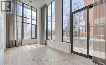 250 Lawrence Ave W in Toronto, ON - Building Photo - Building Photo