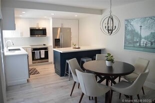 4708 SW 67th Ave, Unit L6 in Miami, FL - Building Photo