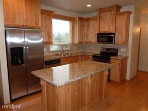 2981 SE 92nd Ave in Portland, OR - Building Photo - Building Photo