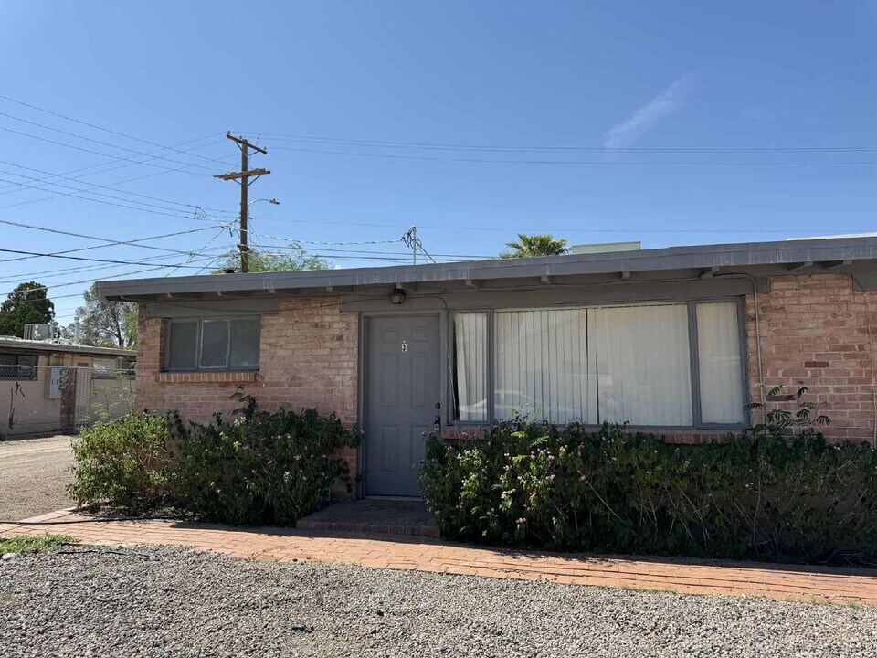 964 N Jones Blvd in Tucson, AZ - Building Photo