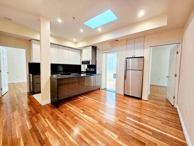 1803 Beacon St, Unit 7