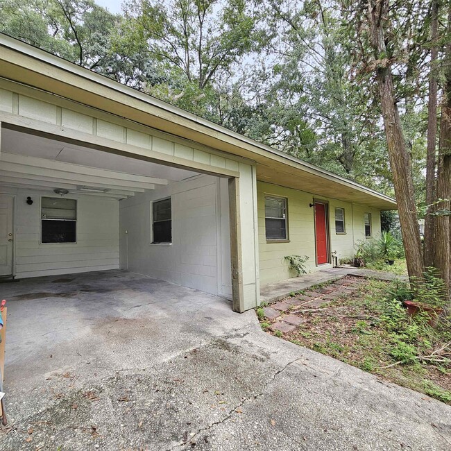 2908 Oakwood Dr in Tallahassee, FL - Foto de edificio - Building Photo