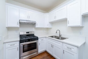 CCD - Country Club Dr. in Los Angeles, CA - Building Photo