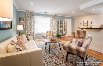 41 Sherman Rd, Unit 1 in Chestnut Hill, MA - Foto de edificio - Building Photo