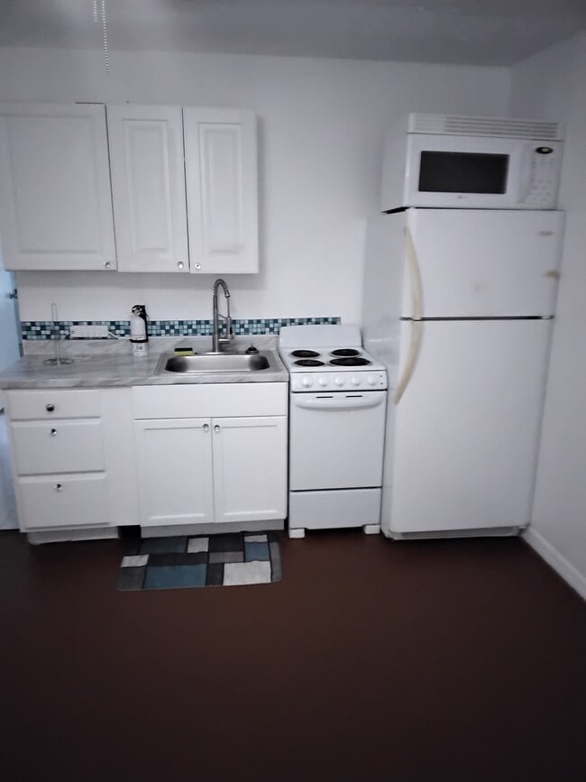 property at 118 SW Fairway Ave