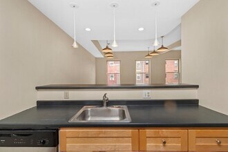 296 Meridian St, Unit 2 in Boston, MA - Foto de edificio - Building Photo