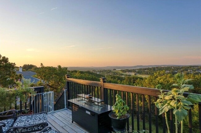 20504 National Dr in Lago Vista, TX - Foto de edificio - Building Photo