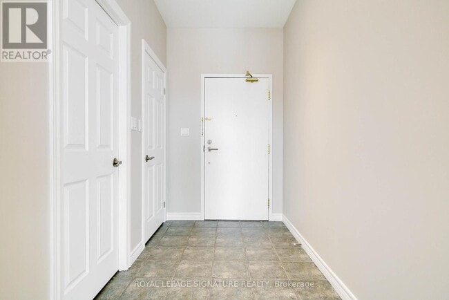 1 Leaside Park Dr in Toronto, ON - Building Photo - Building Photo