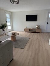 8114 N Newport Ave in Tampa, FL - Foto de edificio - Building Photo