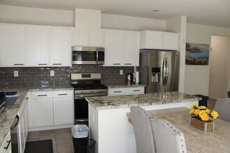 110 Alboran Sea Cir in Sacramento, CA - Building Photo - Building Photo
