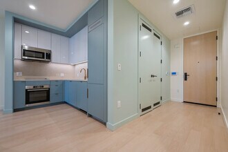 6401 Wilshire Blvd in Los Angeles, CA - Building Photo - Building Photo