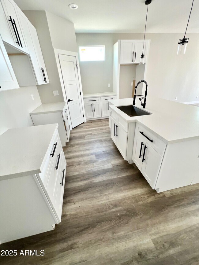 2537 E Southgate Ave in Phoenix, AZ - Building Photo - Building Photo