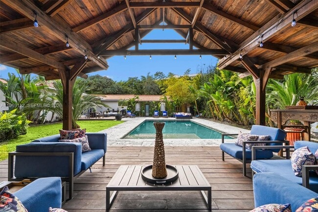 575 Hibiscus Ln in Miami, FL - Building Photo - Building Photo