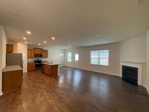 7047 Thornrose Dr in Charlotte, NC - Foto de edificio - Building Photo
