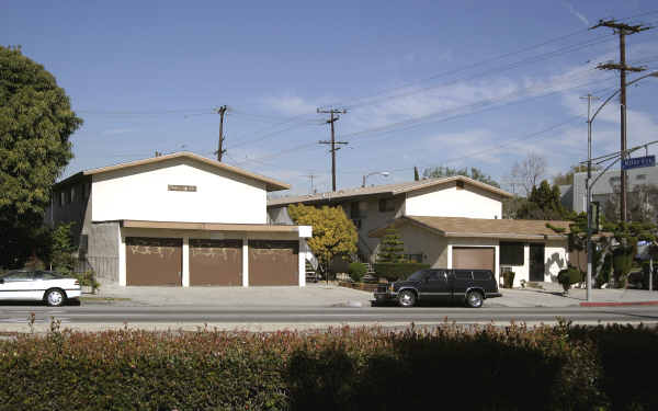 2815-2821 Randolph St in Huntington Park, CA - Building Photo - Building Photo