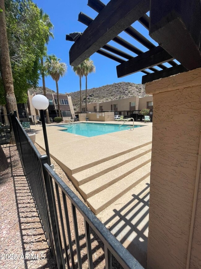 1601 W Sunnyside Dr in Phoenix, AZ - Building Photo - Building Photo