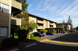 Newporter in Bellevue, WA - Building Photo - Building Photo